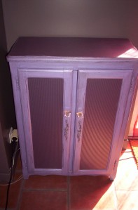 Meuble de rangement mauve