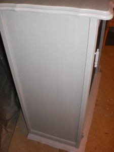 petit-buffet-gris cote
