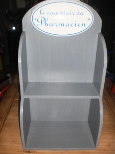 presentoir-pharmacie-gris-patine