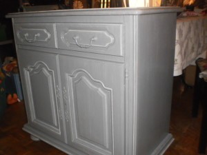 buffet-patine-gris-profil