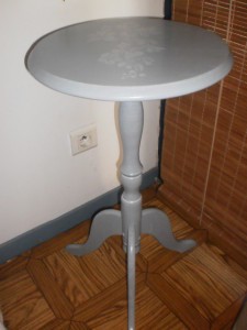 gueridon-patine-gris-1