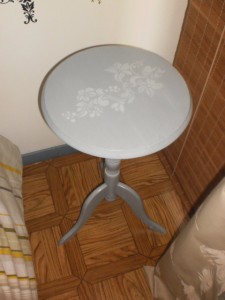 gueridon-patine-gris-3