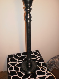 pied-de-lampe-noir-et-argent
