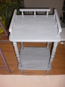 gueridon-forme-carree-1-couche-de-gris