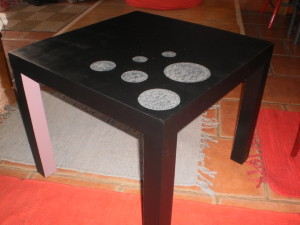 table-basse-noire-et-argent-cote