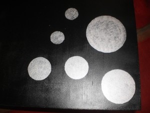 table-basse-noire-et-argent-detail