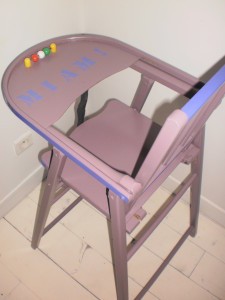chaise-haute-bebe-profil