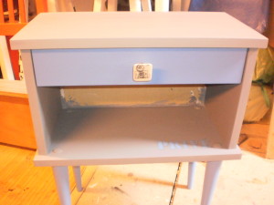 chevet-vintage-gris-et-bleu-1