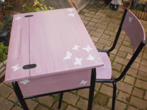 pupitre-et-chaise-papillon-3