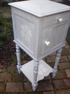 meuble-d-appoint-gris-clair-profil-1
