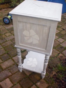 meuble-d-appoint-gris-clair-profil-2