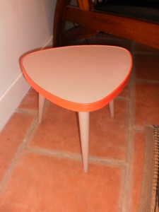 table-basse-50-s-rouge-et-taupe-2