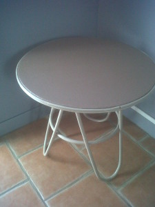 table-basse-ronde-beige-et-argile1