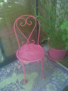 chaise-ancienne-fer-rose-mexico-1