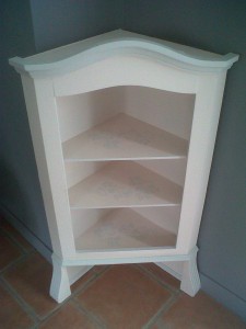 meuble-d-angle-rose-et-gris-1